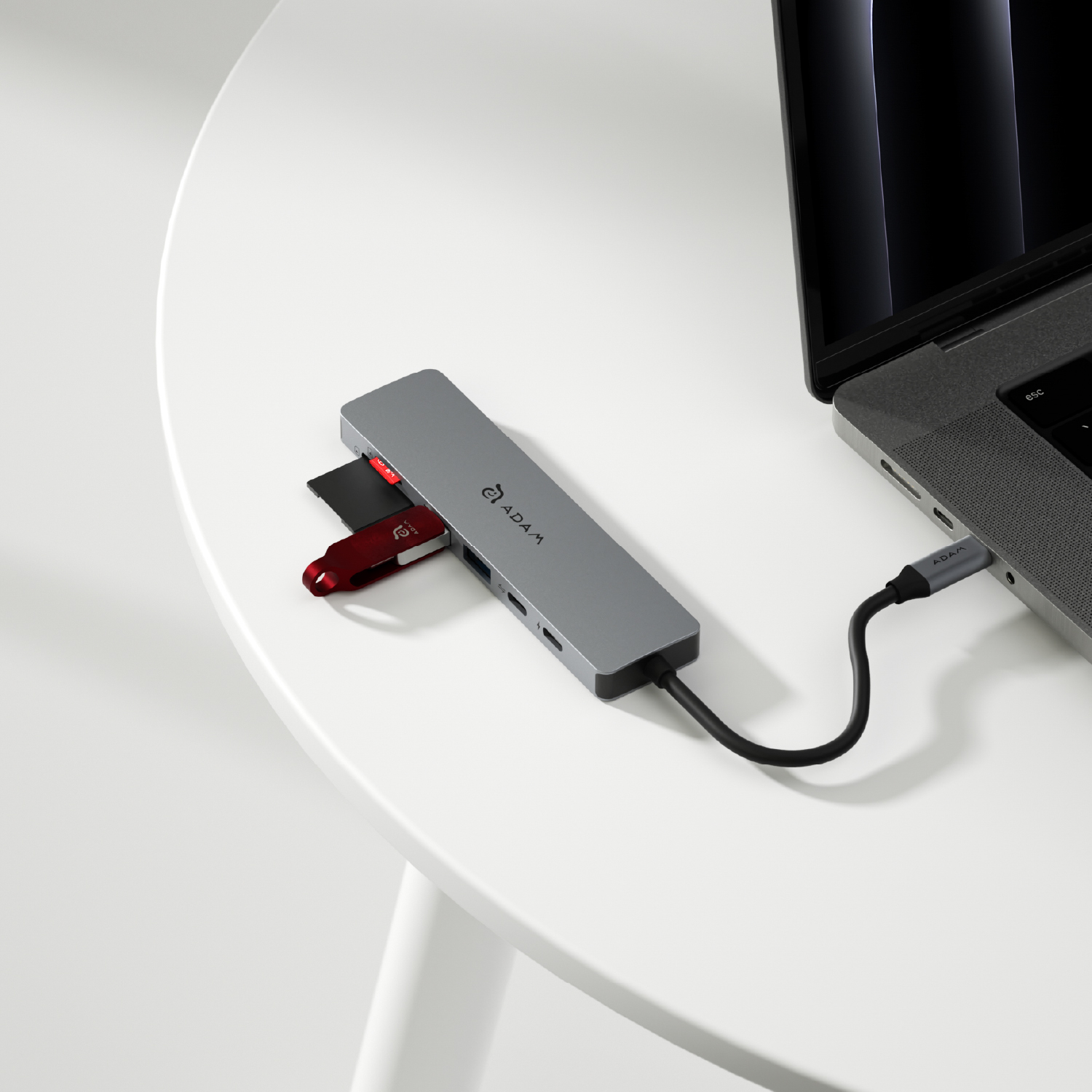 @AhRu's樣專用 Hub SE07 USB-C 七合一多功能集線器| ADAM Store 亞果元素線上